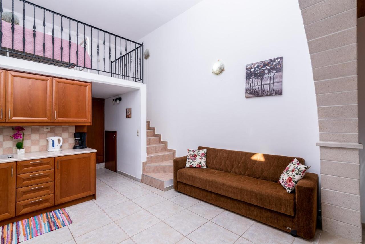 Vrisanos Apartment Pitsidia Exterior foto